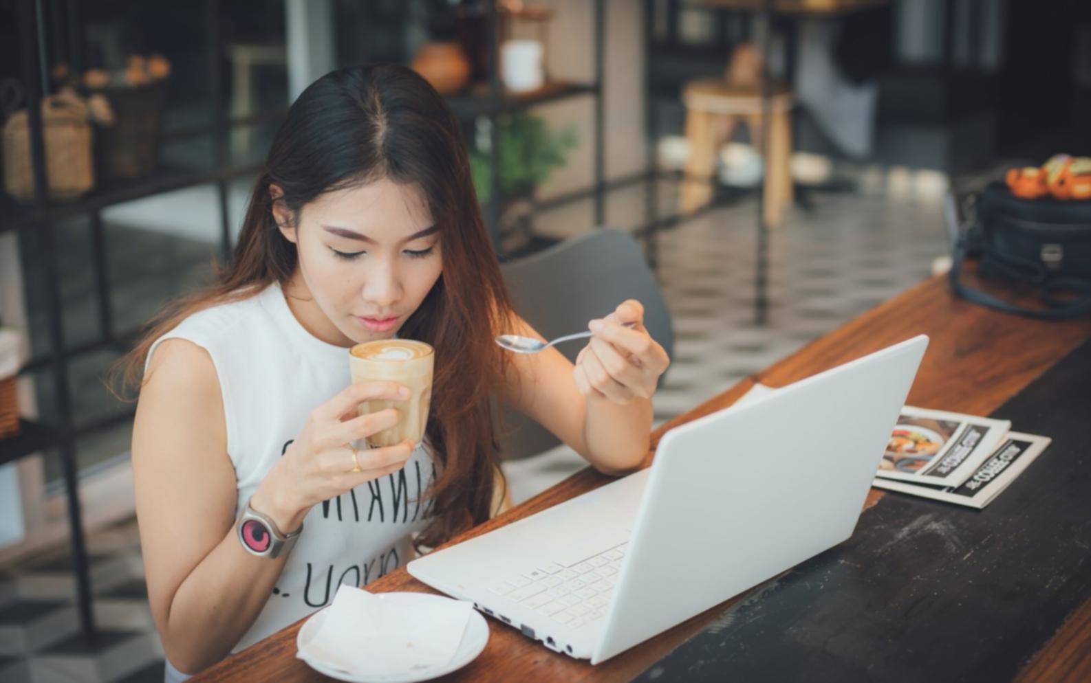 Analisi SEO e-commerce in corso su schermo